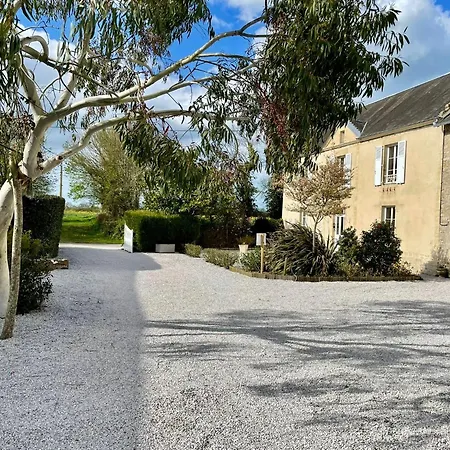 Les D'omaha Etablissement Avec Deux D'hôtes, Petit-déjeuner Compris Fait-maison Et Produits Locaux Vierville-sur-Mer