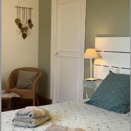 Les D'omaha Etablissement Avec Deux D'hôtes, Petit-déjeuner Compris Fait-maison Et Produits Locaux Couette-café