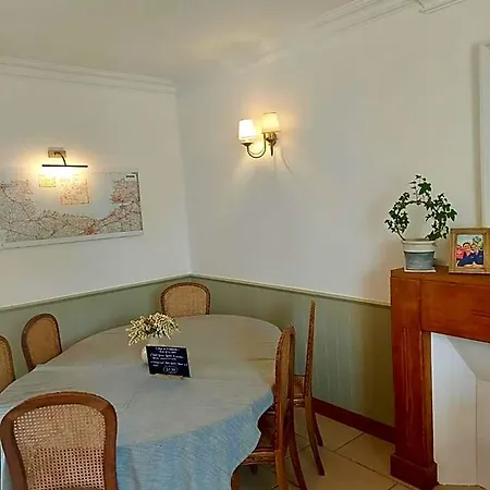 Bed & Breakfast Les D'omaha Etablissement Avec Deux D'hotes, Petit-dejeuner Compris Fait-maison Et Produits Locaux